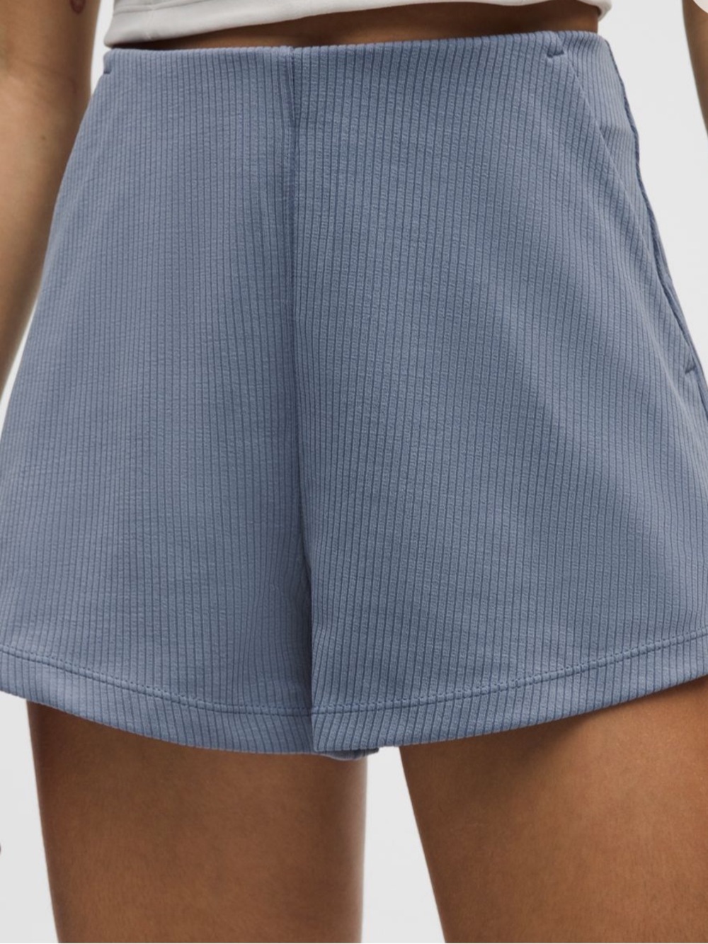 Lululemon ribbed soft stream HR short - Picture 2 of 8